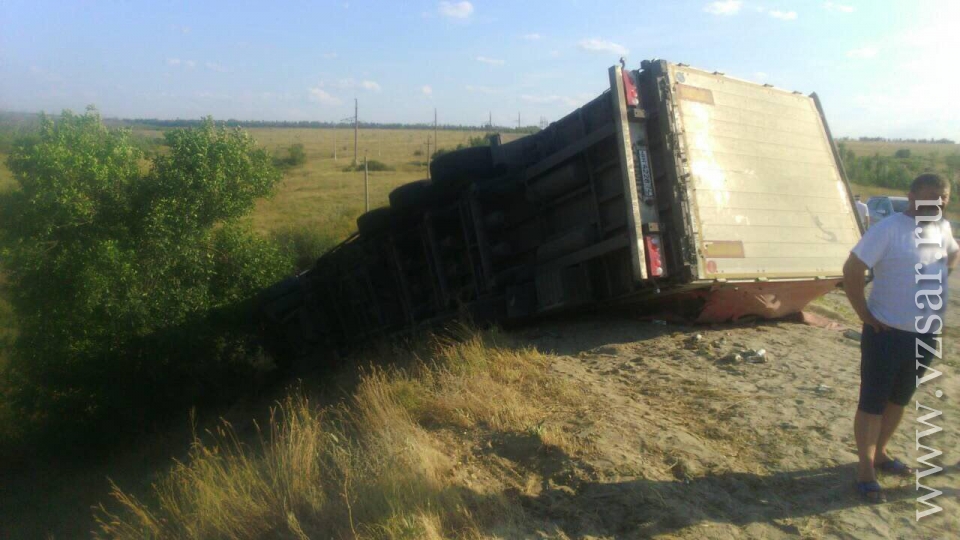 В Саратове в результате происшествия на дороге умер шофёр ВАЗ