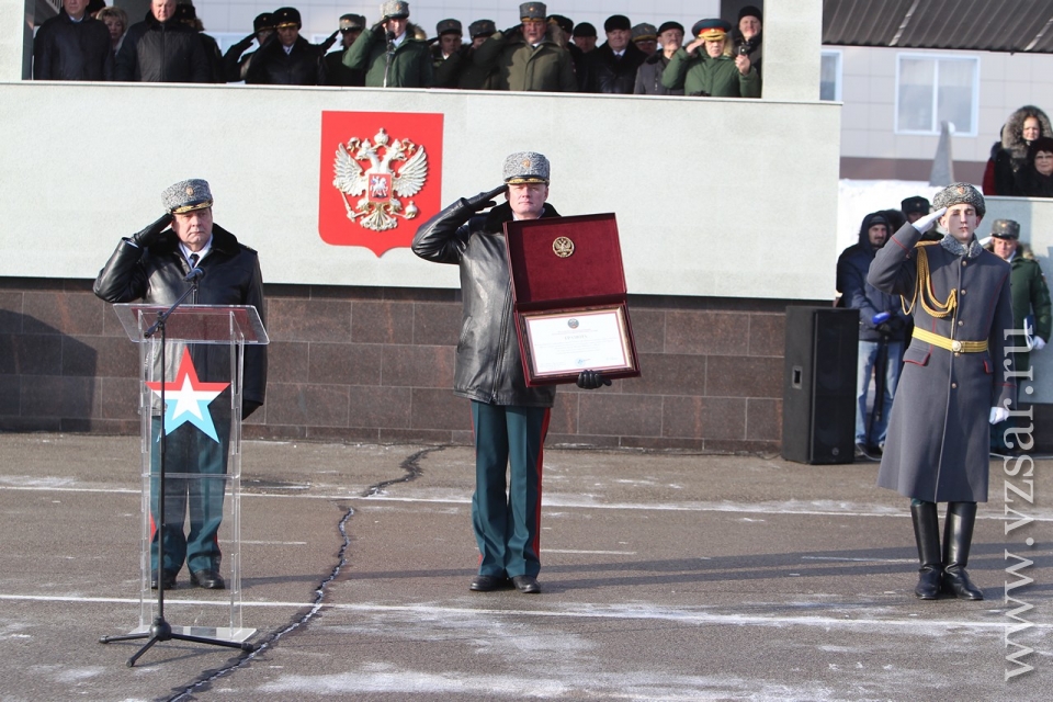 Путин наградил Вольский высший военный вуз материального обеспечения