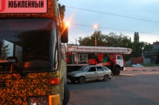 В Заводском районе столкнулись легковушка и маршрутный автобус