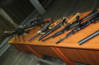 Валерий Радаев распорядился выкупать оружие не дороже 25 тысяч рублей за штуку