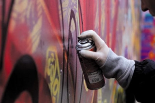Молодых художников задержали за граффити на вагонах поездов