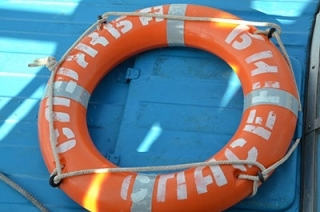 Саратовские спасатели вызволили с острова незадачливых лодочников