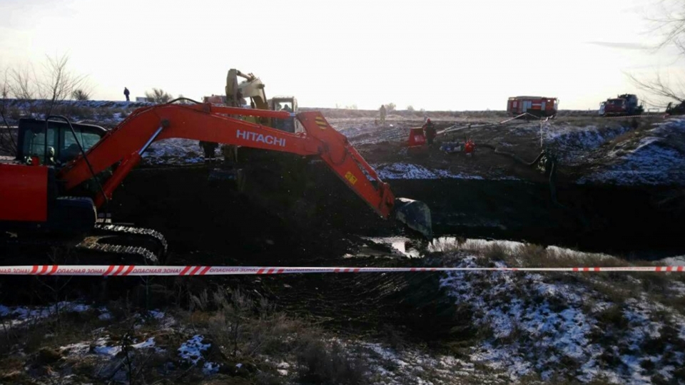 Прорыв нефтепровода в Красноармейском. На вывоз грунта потратят 5 млн рублей