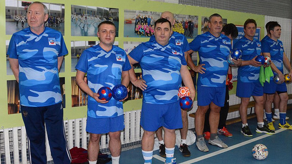 Районный турнир в Базарном Карабулаке вновь посетили легенды советского футбола