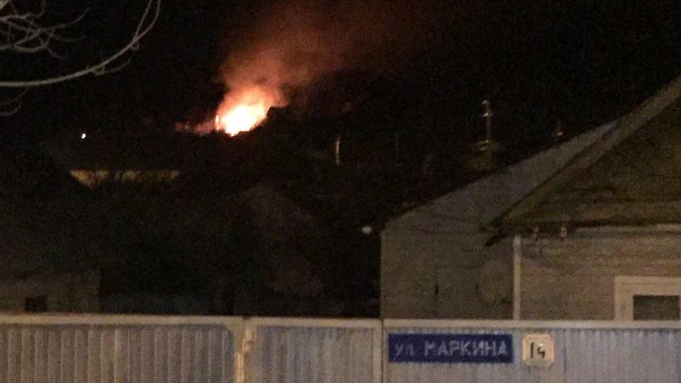 Саратовские водители заметили пожар в поселке Нижний Рейник