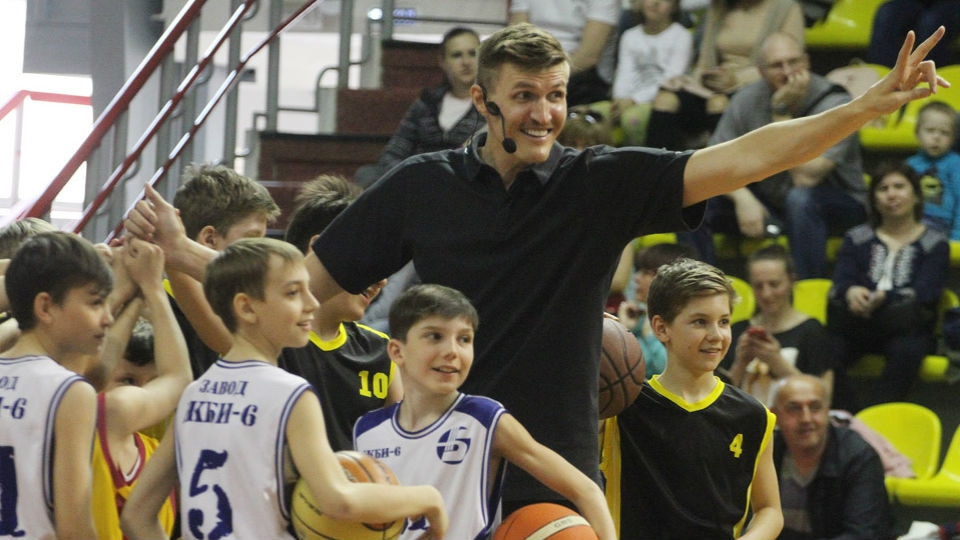 Андрей Кириленко в Саратове вышел на паркет с будущими звездами баскетбола