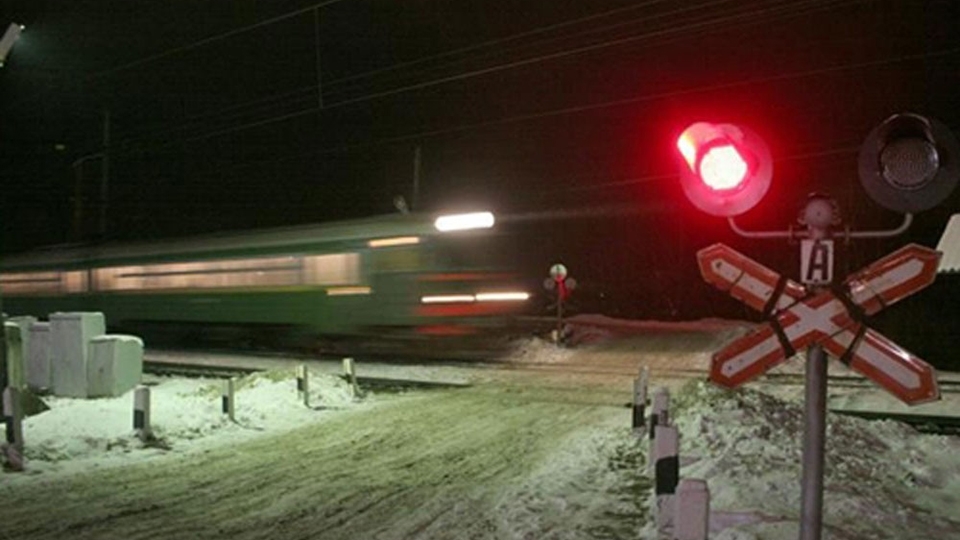 Ночью закроют железнодорожный переезд на дороге в Красный Текстильщик
