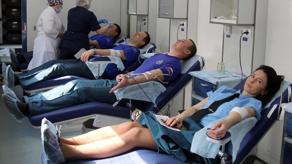 Саратовские сотрудники МЧС сдали 28 литров крови
