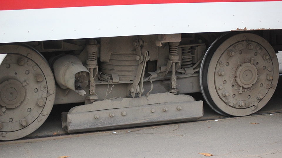 Авария на путях остановила движение трамваев и троллейбусов