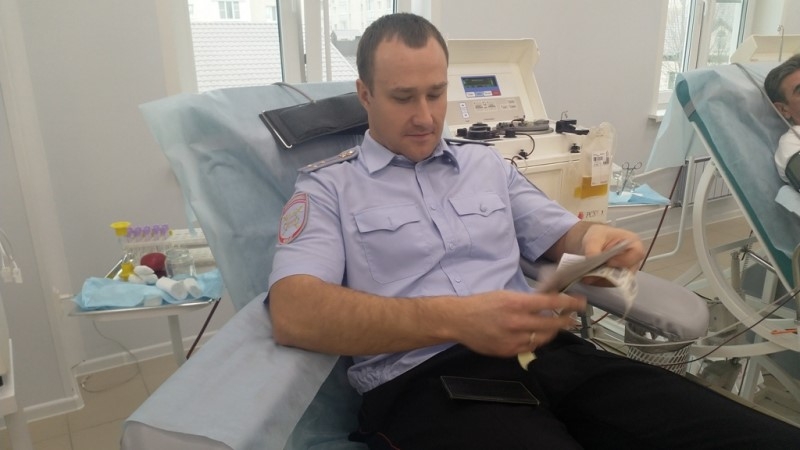 В Саратове 50 сотрудников ГИБДД сдали кровь для пострадавших в авариях