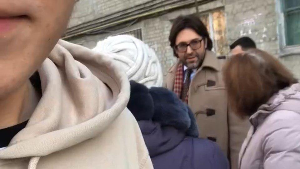Жители Саратова повстречали на улице телеведущего Андрея Малахова
