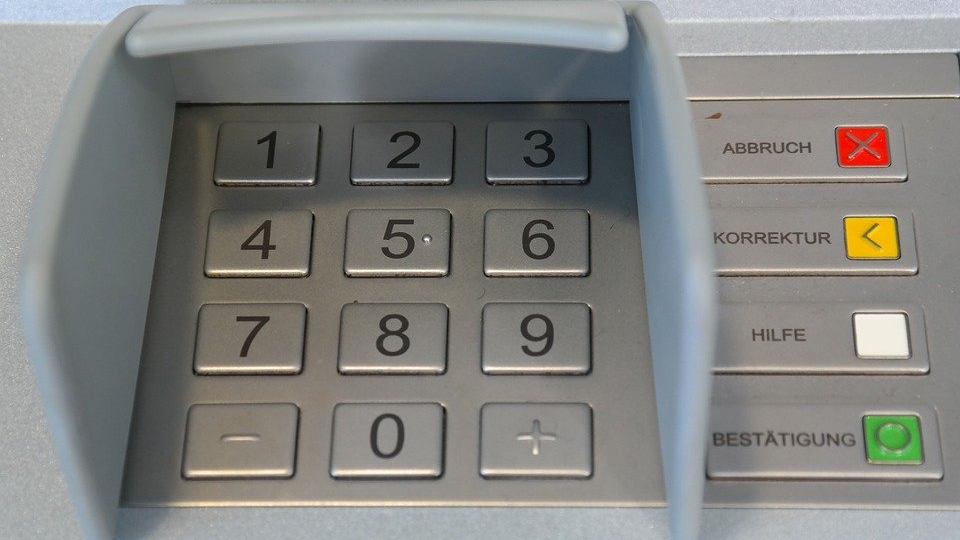 Россиян предупреждают о новом виде мошенничества у банкоматов