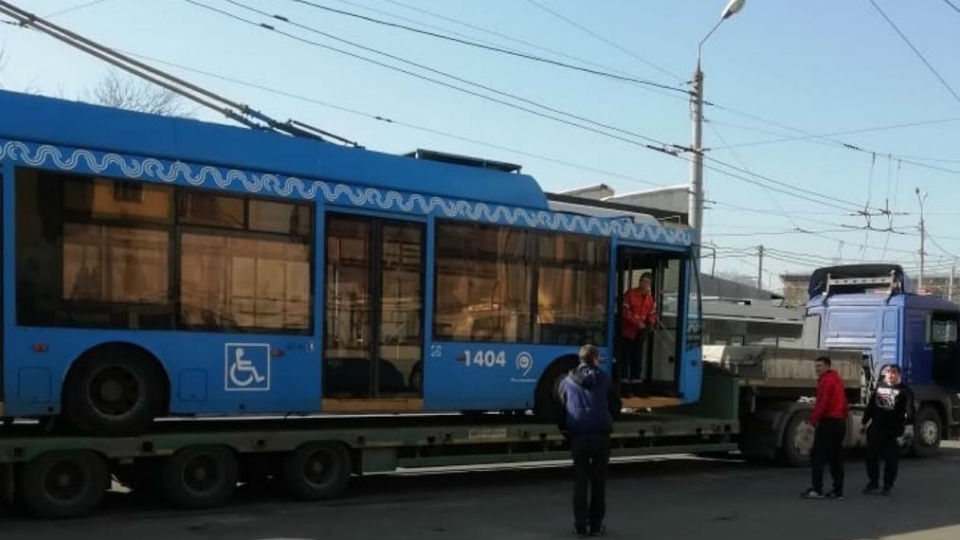 В Москве началась погрузка троллейбусов для Саратова