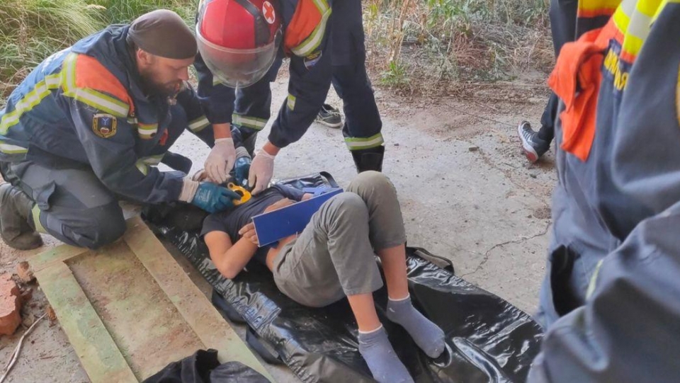 Подростка госпитализировали после падения с заброшенного здания