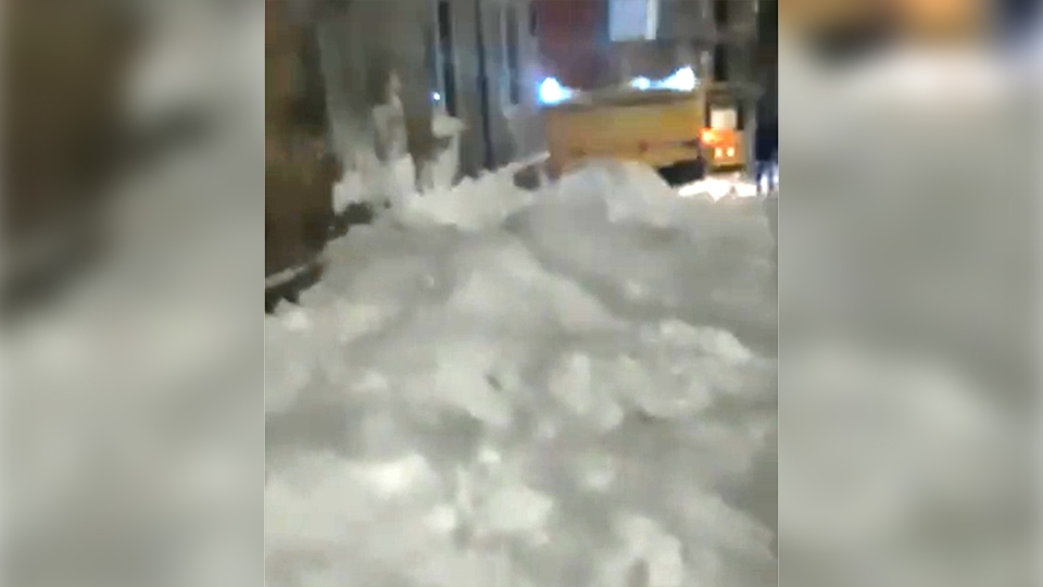На Шелковичной женщина пострадала от упавшего снега. Сотрудника УК осудили условно