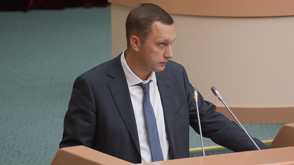 Роман Бусаргин осудил мэрию за передачу ФТЛ, ЛГН и гимназии №1 на районный уровень