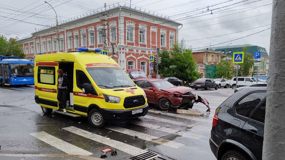 В ДТП на Московской-Октябрьской пострадали оба водителя