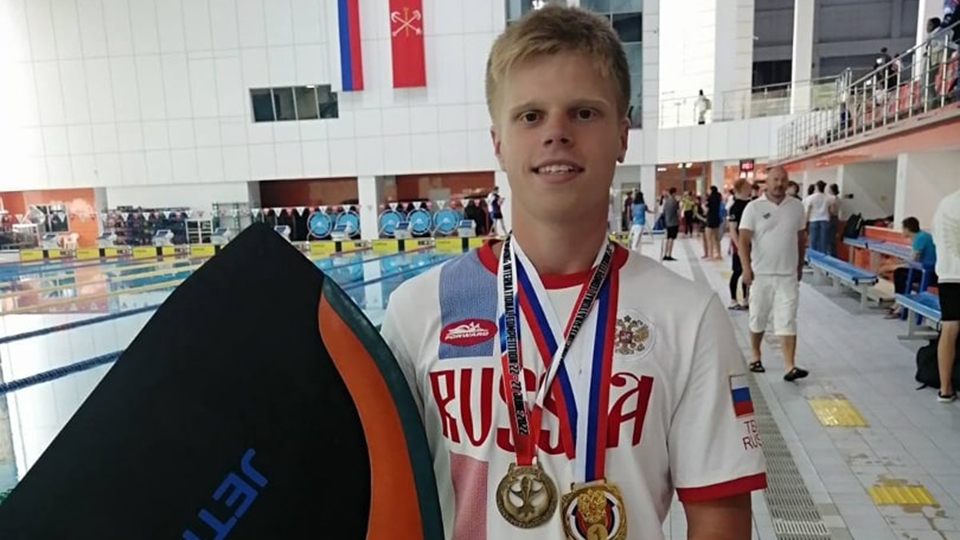 Балаковский пловец выиграл три "золота" и завоевал международное звание