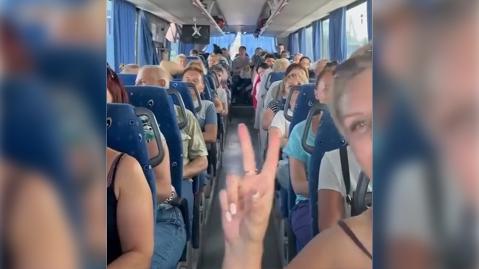 "Несколько часов в раскаленном салоне": под Саратовом сломался автобус с туристами