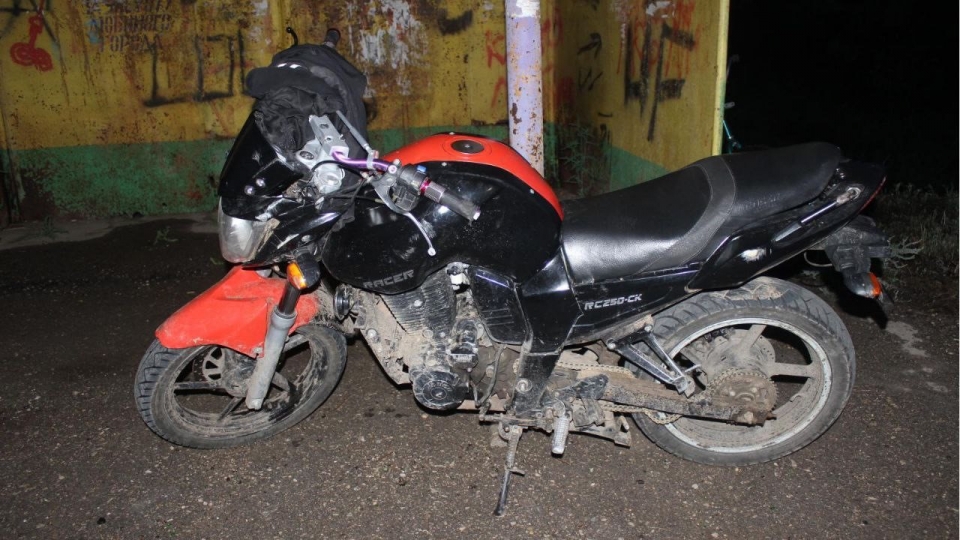 Подросток перевернул мотоцикл. 14-летняя пассажирка в больнице