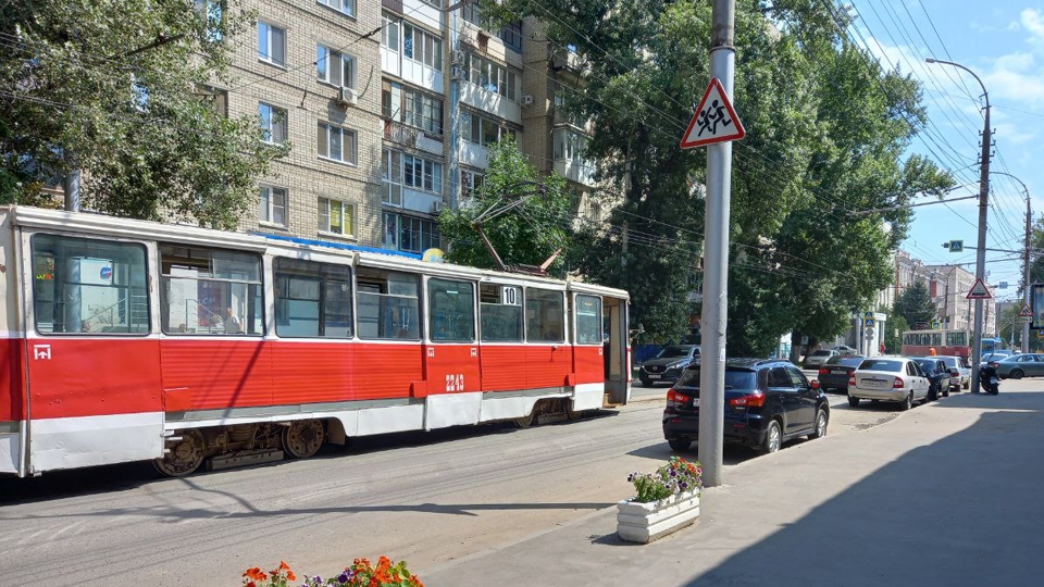 В центре Саратова встали трамваи четырех маршрутов