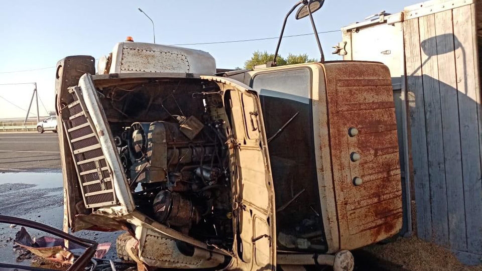 На саратовской трассе в ДТП с грузовиком одна девочка погибла, еще две ранены
