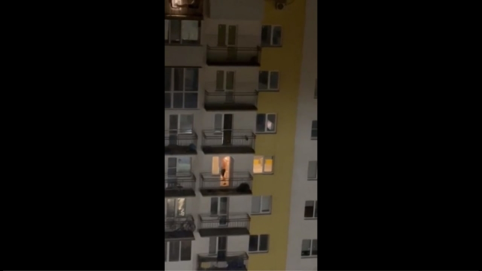 Житель высотки в Солнечном ночью стрелял с балкона