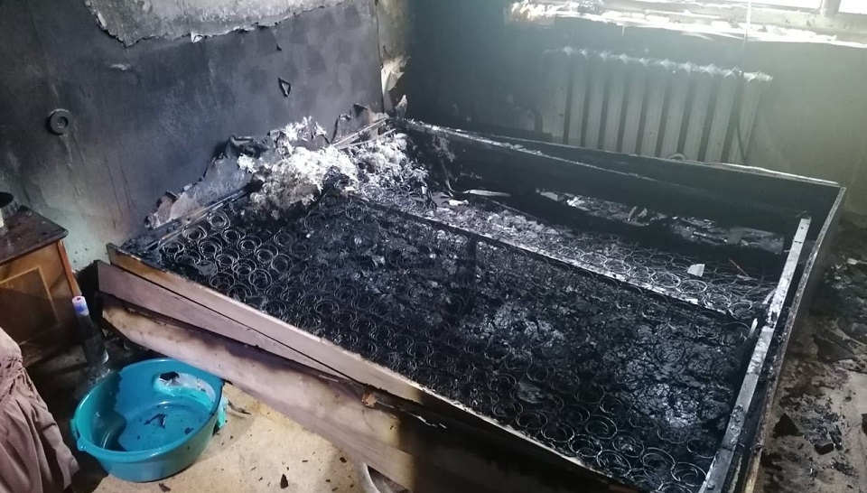 Балаковский курильщик устроил пожар в квартире и едва не сгорел сам
