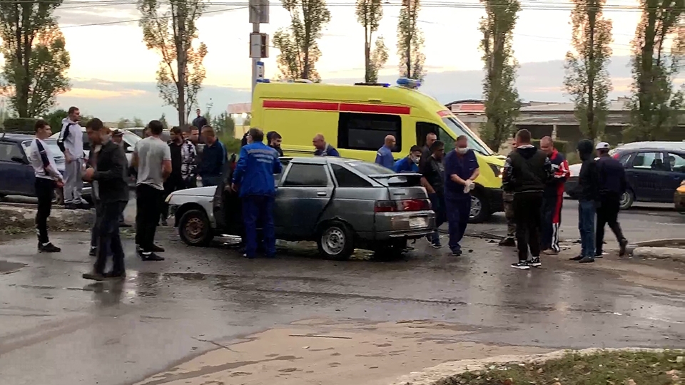 В Ленинском районе водитель "двенадцатой" влетел в "Ситроен" и скрылся