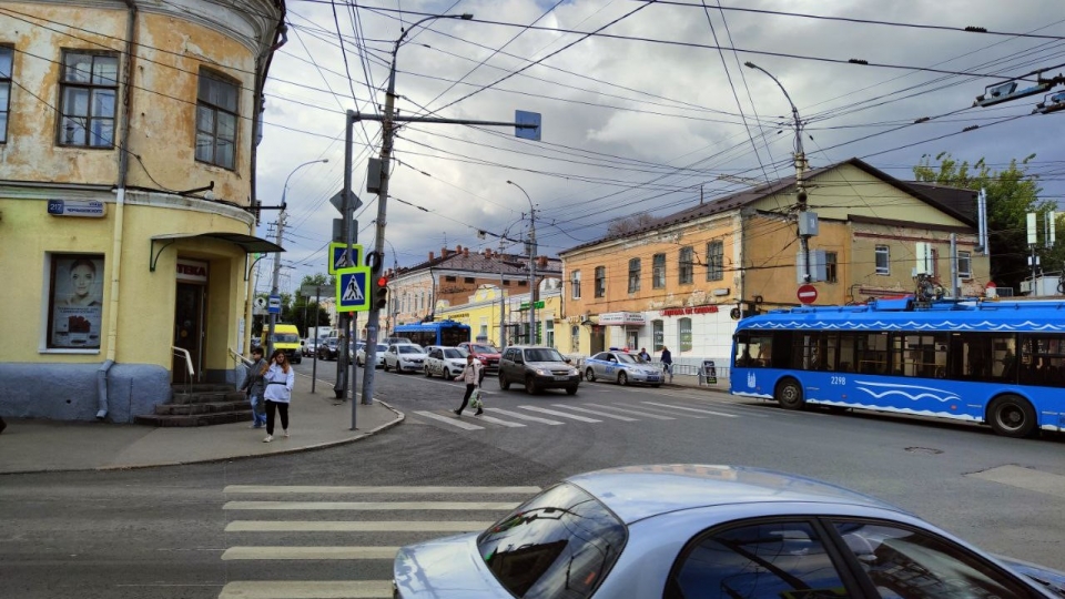 Троллейбус сбил женщину на Московской - Чернышевского