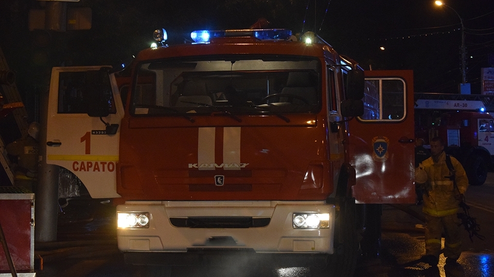 Пожар в бане на окраине Саратова изменил схему движения автобусов