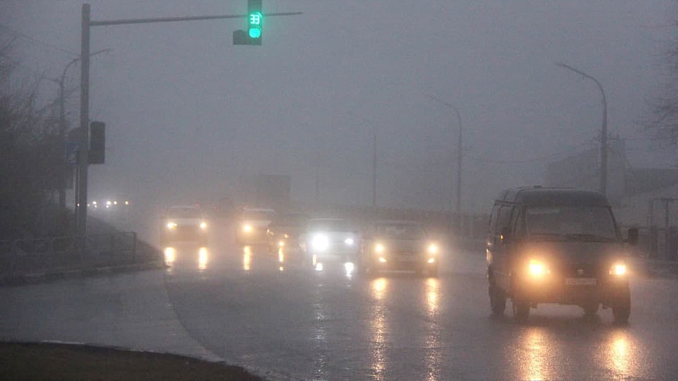 Туман и гололедица: саратовцев просят быть внимательными на дорогах