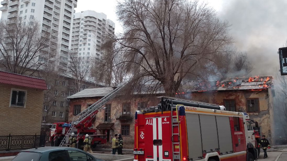 В Заводском районе горел расселенный двухэтажный дом