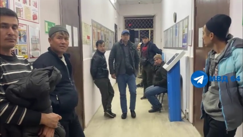 В Саратове задержали автобус с мигрантами-нелегалами. Видео