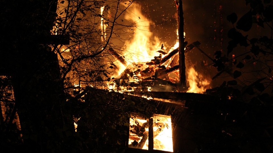 В Воробьевке пожар уничтожил деревянный дом