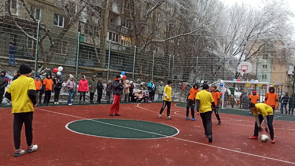 "Т Плюс" подарил жителям Кировского района спортивную площадку