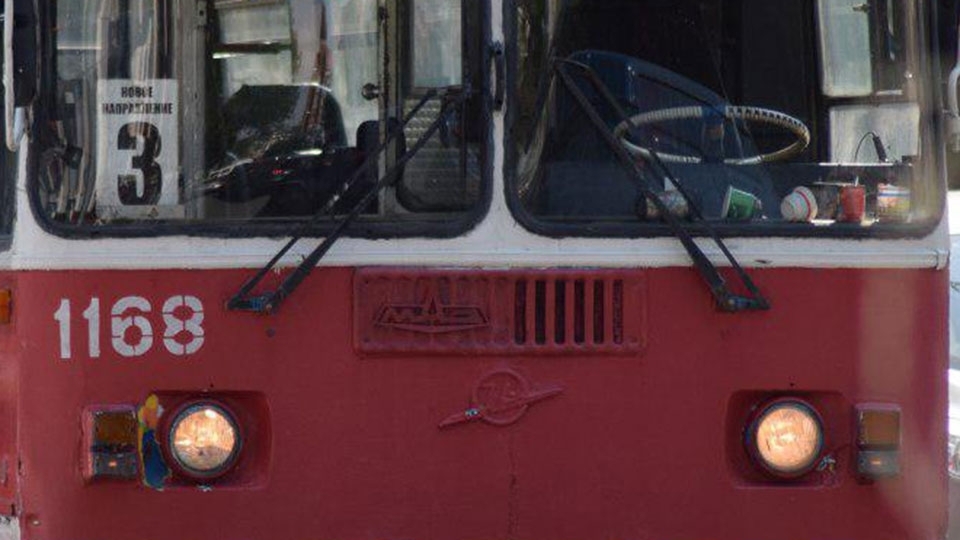 Из-за коммунальной аварии на Рахова встали троллейбусы