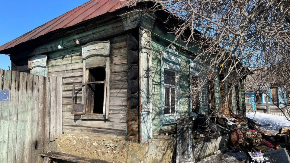 На пожаре в саратовском селе пострадали два человека