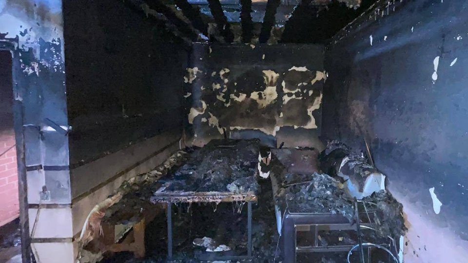Два пожарных расчета тушили баню на Советской