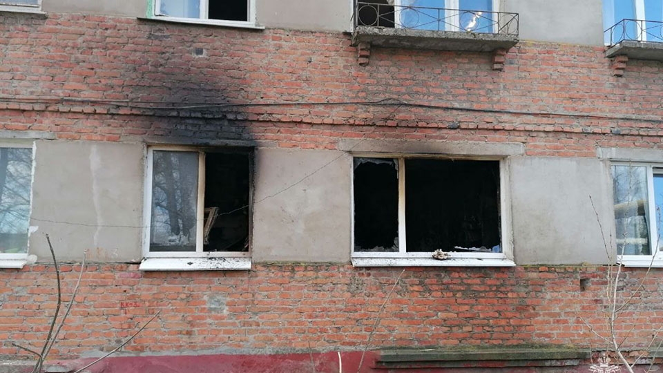 Пожар в пятиэтажке: соседей вывели, хозяина госпитализировали