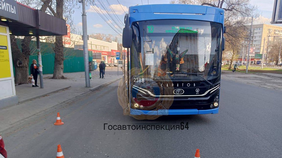 В Кировском районе водитель троллейбуса сбила молодого пешехода