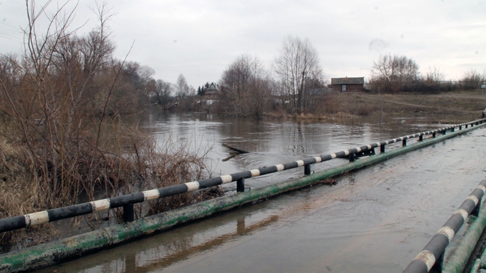 Уровень малых рек снижается, федералов просят ограничить сброс воды в Волге