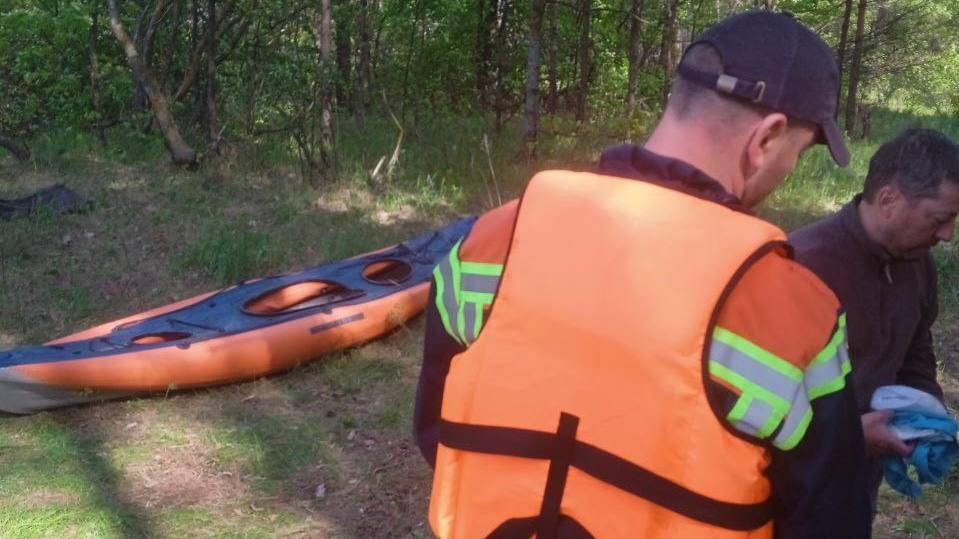 На реке Хопер байдарочник почувствовал себя плохо и вызвал спасателей