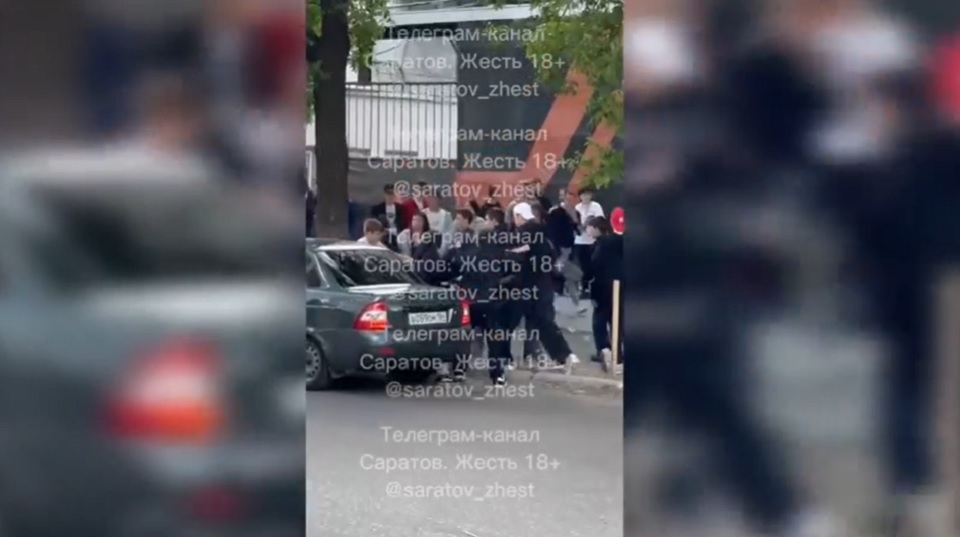 Массовая драка в центре Саратова. Задержаны 10 подростков, часть их была пьяна