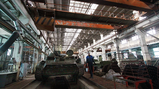 На энгельсском ЦАРЗе когда-то делали танки, теперь завод стоит пустой...