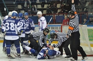 Федеральное СМИ и звезды хоккея предупредили об угрозе закрытия ХК “Кристалл”