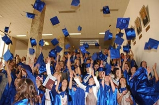 В школах Саратова сорвано проведение выпускных вечеров