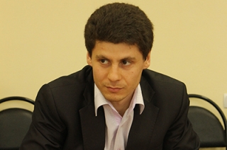 Управделами правительства просит увеличить расходы на зарплаты чиновников