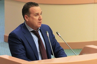 Главе Саратова “стало не по себе” от предложения сократить зарплату директоров школ