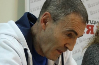 Суд отказался освободить правозащитника Виктора Синаюка